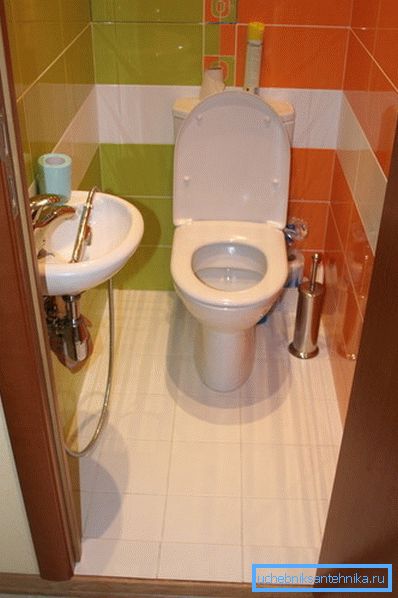 Miniature sink and bidet shower Miniature sink and bidet shower
