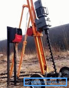 Mobile installation for auger drilling under water Mobile installation for auger drilling under water