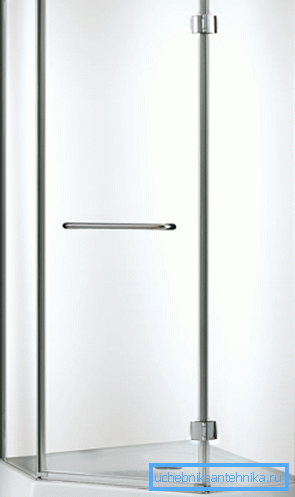 Models with a hinged door are also quite popular.