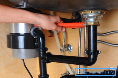 Installation of sewer wiring. Installation of sewer wiring.