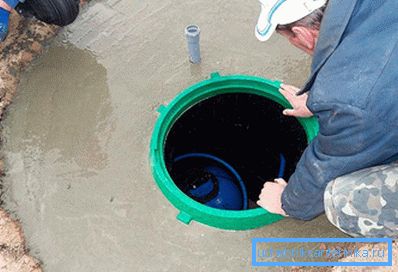 Installation of equipment in a plastic caisson for wells Installation of equipment in a plastic caisson for wells