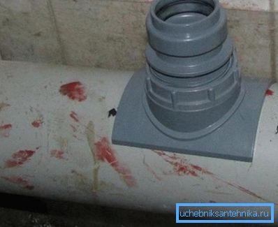Installation of a drain on a polymer waste pipe Installation of a drain on a polymer waste pipe