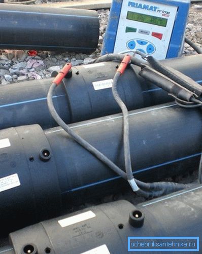 Installation of polyethylene electrofusion fittings. Installation of polyethylene electrofusion fittings.