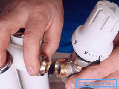 Installation of the adjusting valve on the radiator Installation of the adjusting valve on the radiator