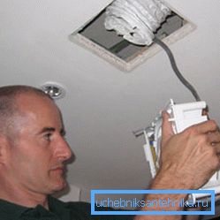 Installation of hoods on the ceiling