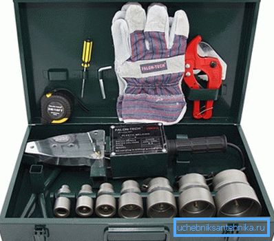 In this photo you see a complete set for soldering, which will facilitate your work. In this photo you see a complete set for soldering, which will facilitate your work.