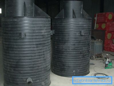 In the photo - plastic caissons.