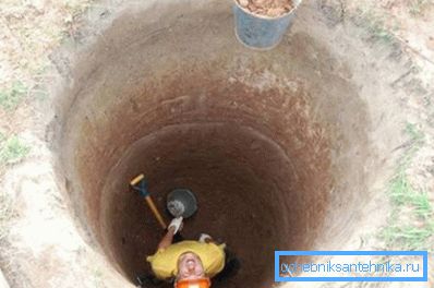 In the photo - the process of digging a well shaft. In the photo - the process of digging a well shaft.
