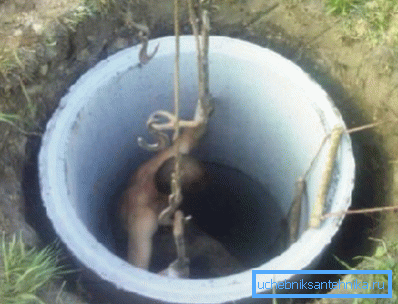 In the photo - the installation of the second concrete ring In the photo - the installation of the second concrete ring