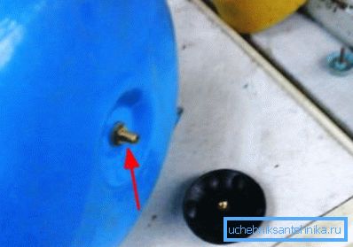On the photo - hydraulic tank spool On the photo - hydraulic tank spool