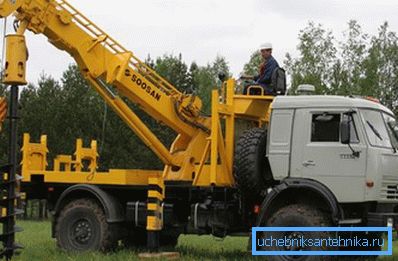On the photo is a mobile drilling rig On the photo is a mobile drilling rig