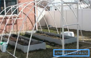 In the photo - an arched greenhouse made of plastic pipe. In the photo - an arched greenhouse made of plastic pipe.
