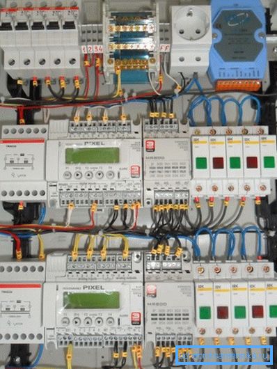 In the photo - automatic ventilation for 4 installations. In the photo - automatic ventilation for 4 installations.