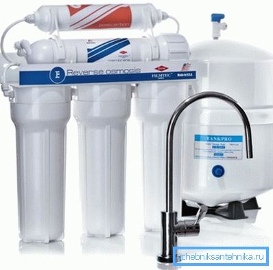In the photo - household filtration system of drinking water. In the photo - household filtration system of drinking water.