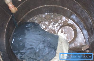On the photo - cleaning the well with your own hands On the photo - cleaning the well with your own hands