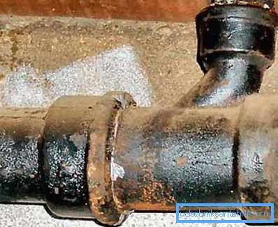 On the photo - iron-type sewer bell-type On the photo - iron-type sewer bell-type