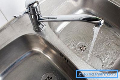 The photo shows a sink with two identical bowls. The photo shows a sink with two identical bowls.