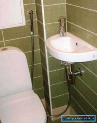 In the photo - the shower head for the bidet is connected to the sink In the photo - the shower head for the bidet is connected to the sink