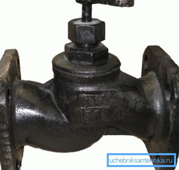 In the photo - flanged cast iron screw valve.