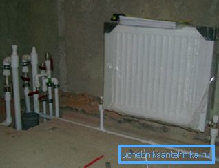 In the photo - a fragment of a single-pipe heating system In the photo - a fragment of a single-pipe heating system