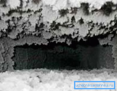 The photo clearly shows the soot in the ventilation duct. The photo clearly shows the soot in the ventilation duct.