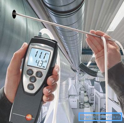 In the photo - the measurement of pressure and air flow rate during the test. In the photo - the measurement of pressure and air flow rate during the test.