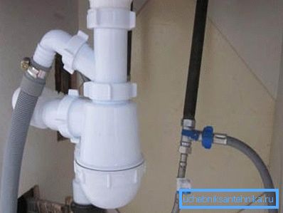 In the photo: each sink is equipped with a special system that prevents unpleasant odors from entering the sewer. In the photo: each sink is equipped with a special system that prevents unpleasant odors from entering the sewer.