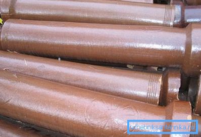 In the photo - ceramic pipes for the assembly of external sewage