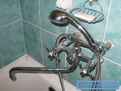 In the photo - the classic Soviet plumbing for the shower. In the photo - the classic Soviet plumbing for the shower.
