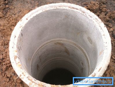 In the photo: well rings allow you to build a solid and durable construction In the photo: well rings allow you to build a solid and durable construction