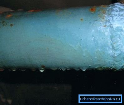 In the photo - condensate on the water pipe. In the photo - condensate on the water pipe.