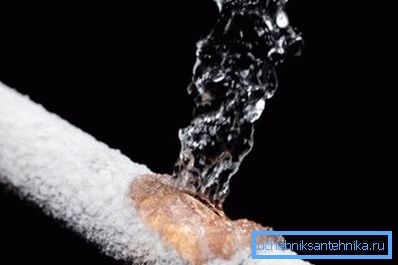 In the photo we see the effect of the freezing liquid on the pipe wall. In the photo we see the effect of the freezing liquid on the pipe wall.