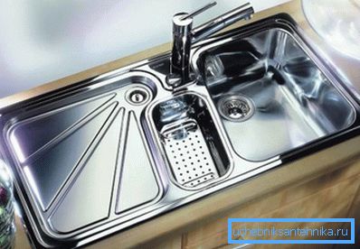 In the photo: stainless steel sink is not only functional, but also looks very attractive. In the photo: stainless steel sink is not only functional, but also looks very attractive.
