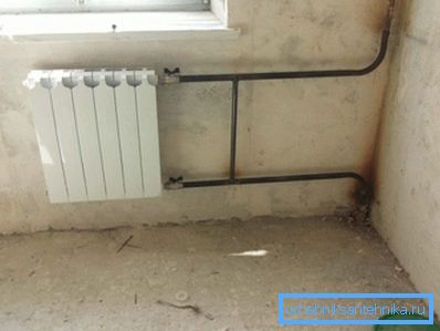 In the photo - a slightly more complicated version of the installation of the radiator with the installation of shut-off valves. In the photo - a slightly more complicated version of the installation of the radiator with the installation of shut-off valves.