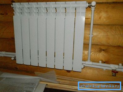 In the photo, both pipes are parallel to each other. In the photo, both pipes are parallel to each other.