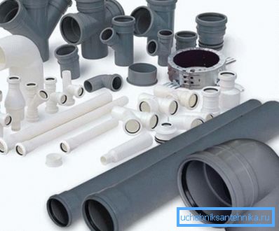 The photo shows a set of components for the installation of plastic sewage.