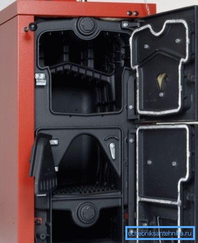 The photo shows a 18 kW solid fuel boiler. The photo shows a 18 kW solid fuel boiler.