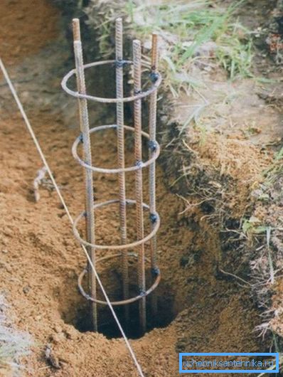 The photo shows a welded reinforcement cage