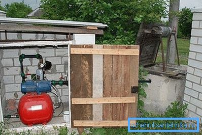 The photo shows a variant of the device autonomous system organization of water supply in the country from the well. The photo shows a variant of the device autonomous system organization of water supply in the country from the well.