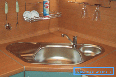 The photo shows a more comfortable and functional cabinet trapezoidal shape. The photo shows a more comfortable and functional cabinet trapezoidal shape.