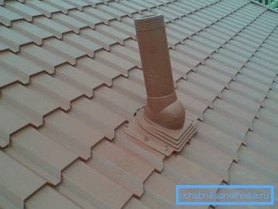 The photo shows an incorrectly installed chimney. The photo shows an incorrectly installed chimney.