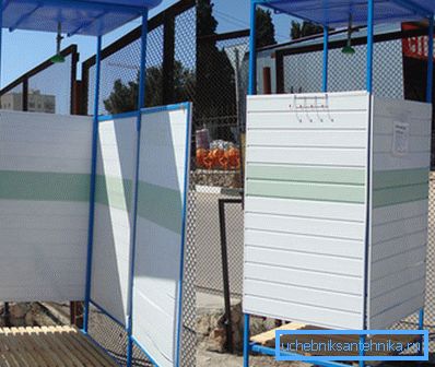 The photo shows the simplest design of the booth with a metal frame. The photo shows the simplest design of the booth with a metal frame.