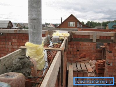 The photo shows the installation of asbestos-cement pipes in the bearing brick wall. The photo shows the installation of asbestos-cement pipes in the bearing brick wall.