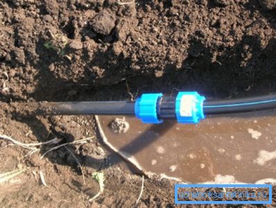 In the photo, the polyethylene water supply system is laid in wet soil. In the photo, the polyethylene water supply system is laid in wet soil.