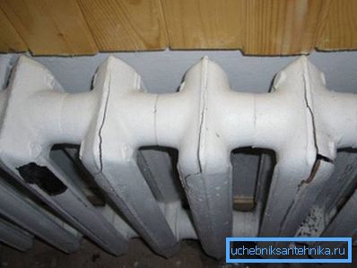 In the photo - the consequences of water crystallization in a cast iron battery. In the photo - the consequences of water crystallization in a cast iron battery.