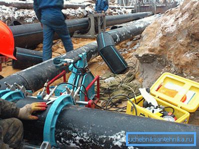 In the photo, the damaged section with a diameter of 100 mm is replaced by a new one using welded sleeves. In the photo, the damaged section with a diameter of 100 mm is replaced by a new one using welded sleeves.