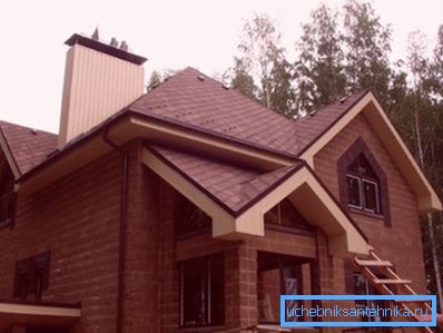 The photo shows a cottage with closed ventilation pipes. The photo shows a cottage with closed ventilation pipes.