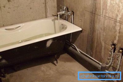 The photo shows a bathroom with open pipes. The photo shows a bathroom with open pipes.