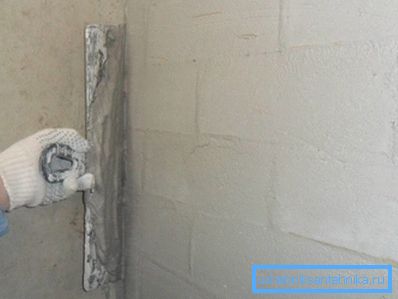 In the photo - the use of a wide spatula instead of a massive rule. In the photo - the use of a wide spatula instead of a massive rule.