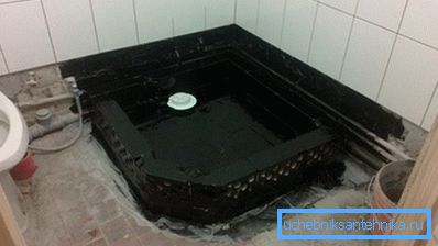 In the photo - an example of waterproofing with bitumen mastic In the photo - an example of waterproofing with bitumen mastic